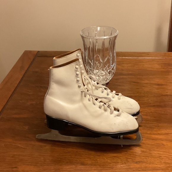 Source Unknown Classic White Ice Skates - Picture 1 of 2